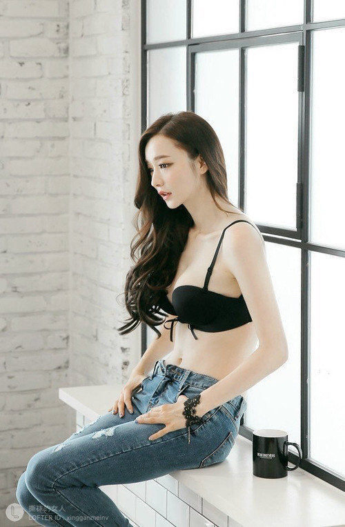 ����˾����ѹ�ڰ칫���� һ��һ�Ұǿ�����\��ů����
