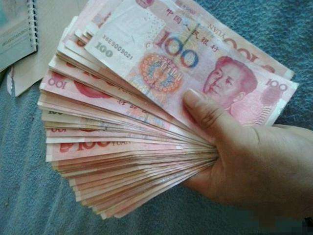 ���ĳ˿Ͷ���Ԫ��Ȼ��֪����׷�Ϲ黹